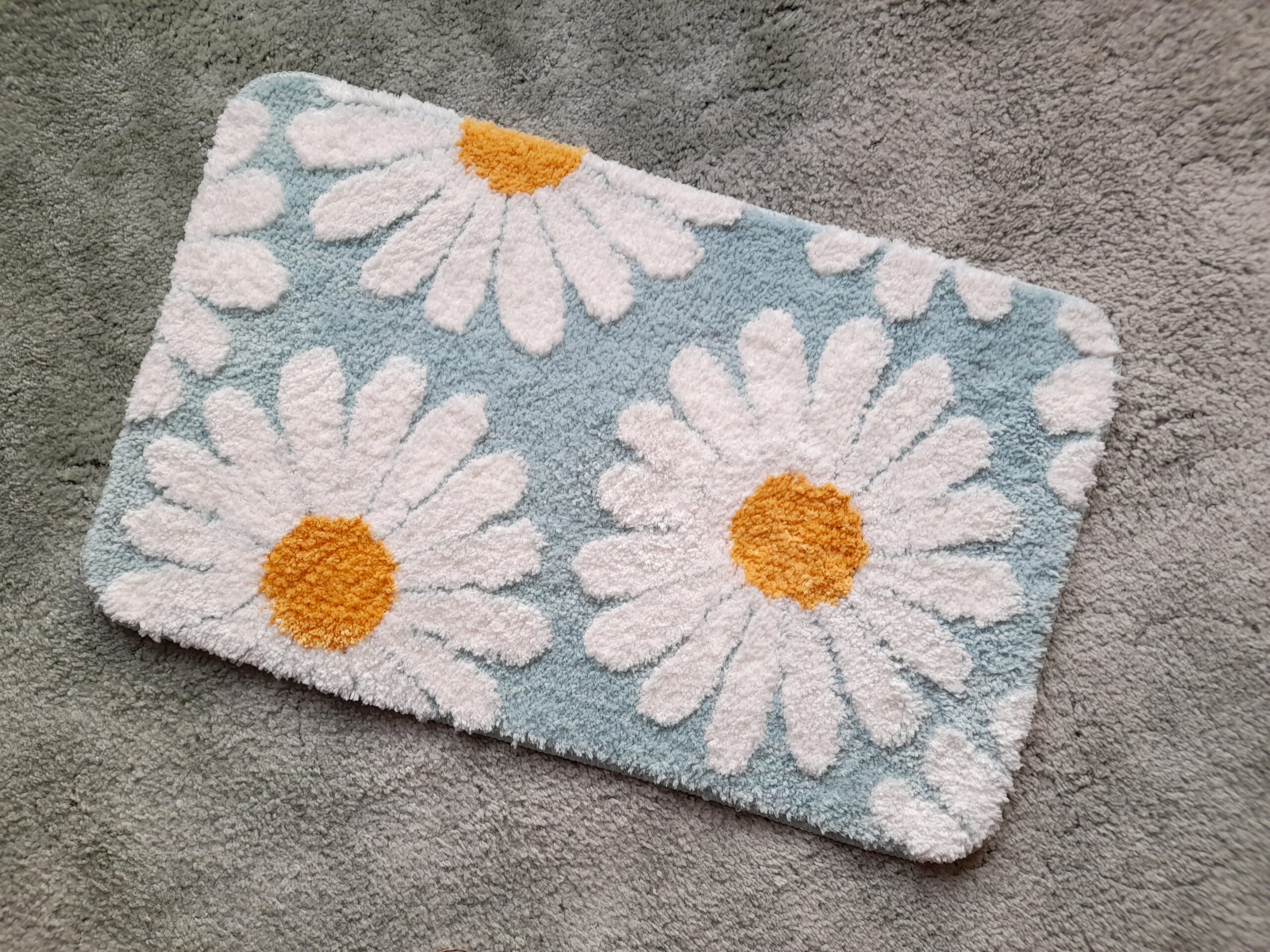 Chic Daisy Fluffy Nonslip Large Bath Mat 50 x 80cm Feel Good Decor